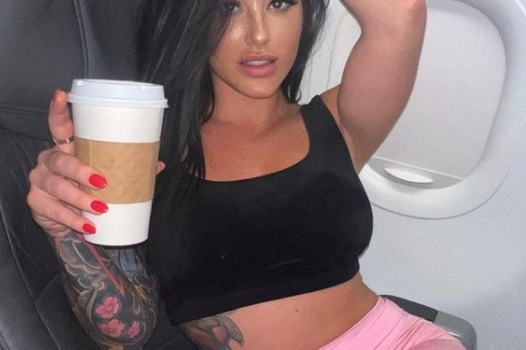 Manekenka putuje avionom