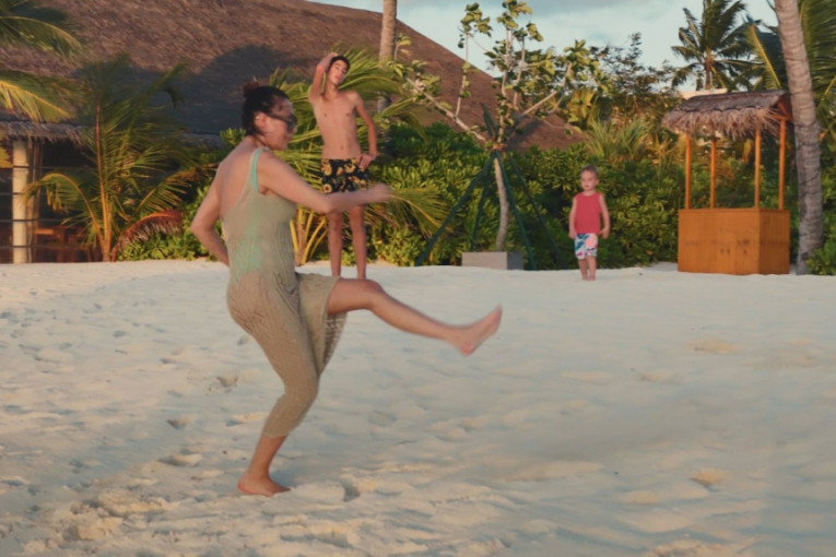 Ceca se igra sa Željkom Ražnatovićem