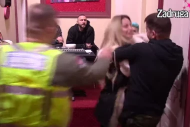 ALEKS NASRNULA NA IVANA, OBEZBEĐENJE ODMAH ULETELO! Nikolićeva ODLEPILA, TUKLA Marinkovića pa frapirala: Gledam sebe i svoj DŽEP! (VIDEO)