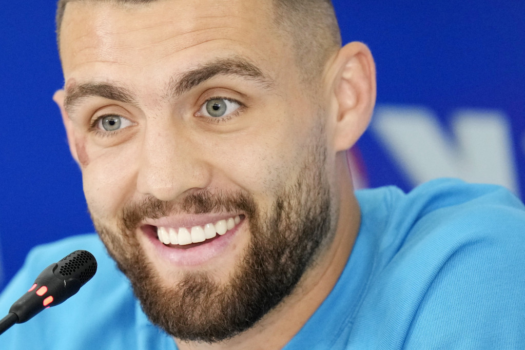 Mateo Kovačić na konferenciji za medije pred Brazil
