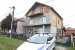 POLICIJA I DANAS U KUĆI ISPRED KOJE SE DESIO STRAVIČAN ZLOČIN U UGRINOVCIMA: Komšije za ubicu imaju samo reči hvale (FOTO)
