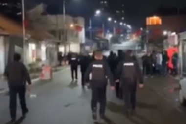 POJAVIO SE PRVI SNIMAK UPADA NA SEVER KOSOVA: Specijalci ROSU umarširali u Mitrovicu i blokirali je - postavili se i po obodu grada (VIDEO)