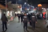 POJAVIO SE PRVI SNIMAK UPADA NA SEVER KOSOVA: Specijalci ROSU umarširali u Mitrovicu i blokirali je - postavili se i po obodu grada (VIDEO)