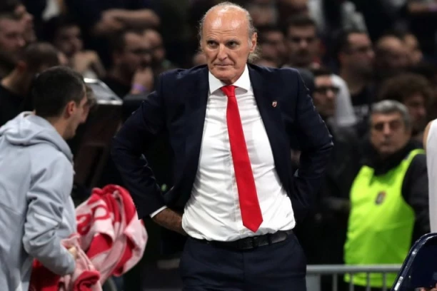 DRAMA DUŠKA IVANOVIĆA: Pogledajte sa kog mesta nakon ISKLJUČENJA Crnogorac prati VEČITI DERBI (VIDEO)