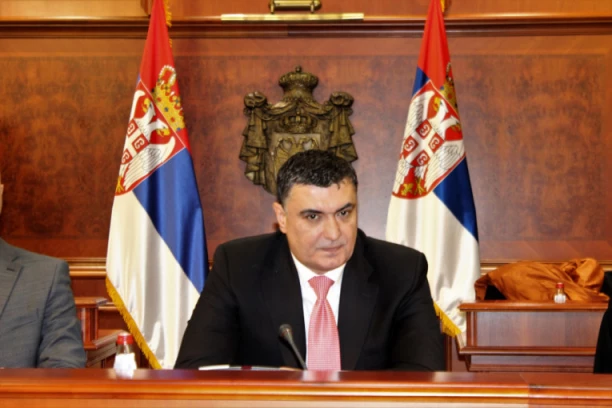 RADNICI FIRME BERTEKS DOBILI SVA ZAOSTALA DUGOVANJA! Veliki problem rešen na zahtev ministra Baste!