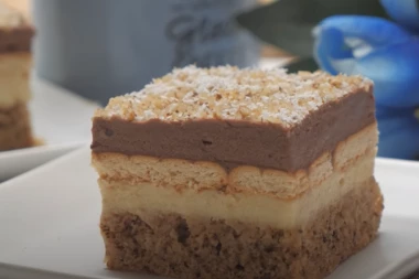 DEKORATIVAN, UKUSAN I JEFTIN: Recept za posni kolač koji nikoga ne ostavlja ravnodušnim!