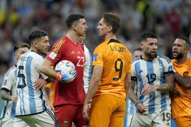 DŽUKAČKO PONAŠANJE HEROJA ARGENTINE: Krenuo u OBRAČUN sa Holanđanima uz JEZIVE PSOVKE! (VIDEO)