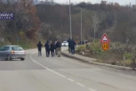 KFOR PARKIRAN KOD RUDARA, EULEKS STIGAO U LEPOSAVIĆ: Patrole obilaze barikade koje su postavili Srbi u znak Protesta