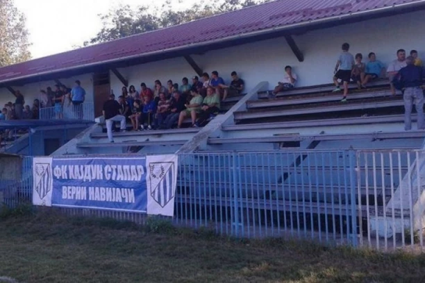 POSEBAN ŠTIMUNG ZA PLASMAN U VIŠI RANG: Navijači Hajduka bodre svoje ljubimce na neuobičajen način! (VIDEO)