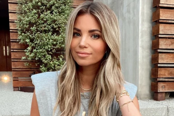 KADA JE OTKRILA KOLIKO IMA GODINA SVI SU OSTALI U ČUDU! Ljudi ne veruju kako izgleda BEZ operacija, zbog ovoga svi joj zavide! (FOTO)