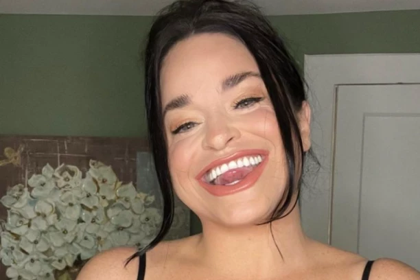 USPEŠNA JE U POSLU ZAHVALJUJUĆI VELIKIM USTIMA: Ušla je u Ginisovu knjigu rekoda, a sve zbog NEOBIČNOG talenta! (FOTO/VIDEO)