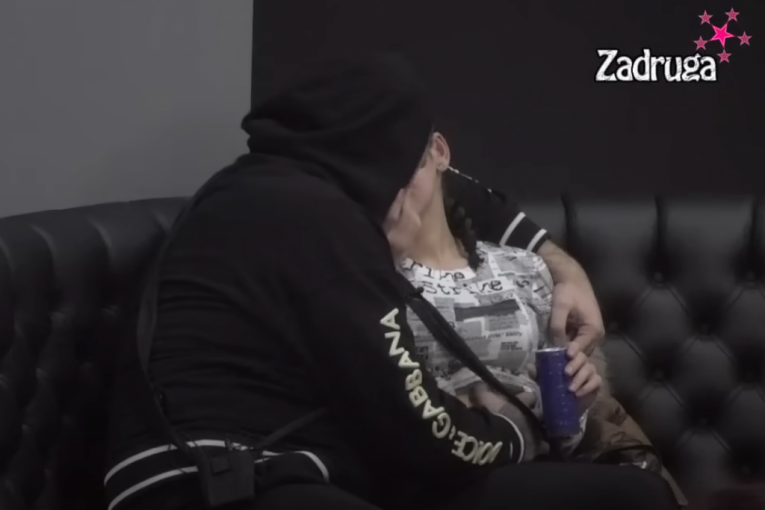 Filip Car zavukao Milici Veselinović ruku ispod majice Zadruga 6