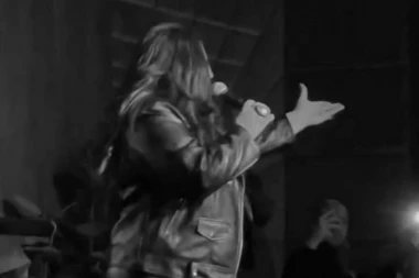 ČULI STE NARODNJAČKE "MIŠIĆE", ALI NE I "REPLAY" Stoja ponovo napravila HAOS Senidinim HITOM! (VIDEO)