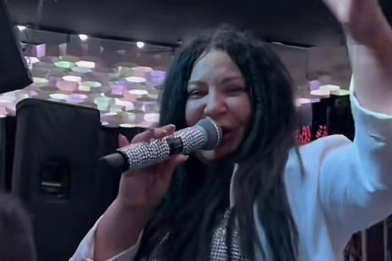 Stoja se izobličila