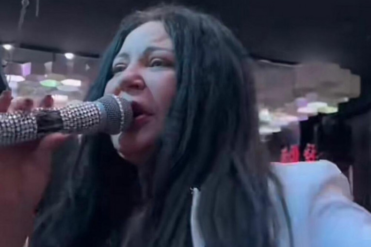 Stoja se izobličila