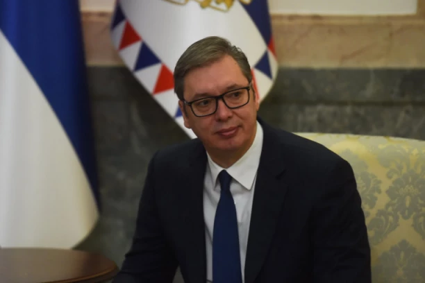 VUČIĆ U ABU DABIJU NAJAVIO ULAGANJA: Plata 220.000 za ronioca, specijalca i tenkistu! ČITAJTE U SRPSKOM TELEGRAFU!