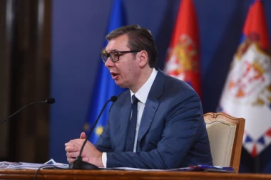 VUČIĆ SE OBRAĆA SUTRA: Veliki božićni intervju predsednika Srbije odmah nakon posete Hilandaru na TV Pink