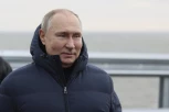 PUTIN SE VOZIKAO ULICAMA MARIJUPOLJA: Obišao nekoliko gradskih lokacija i razgovarao sa lokalnim stanovništvom (VIDEO)