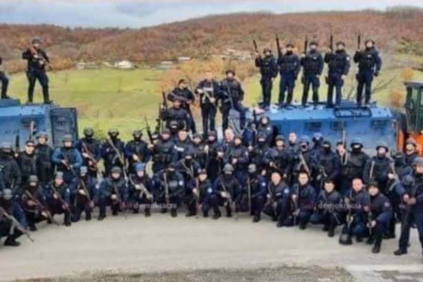 DOK SRPSKA DECA TRENIRAJU, ROSU SA DUGIM CEVIMA PORED NJIH: Jeziva slika stvarnosti u Kosovskoj Mitrovici (VIDEO)