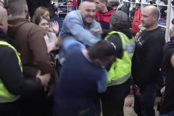 CAR ZAFRLJAČIO BEBICU: Haos epskih razmera u "Zadruzi", obezbeđenje sprečilo MAKLJAŽU, a onda je usledila HOROR SCENA - Anita urlikala iz petnih žila! JEZIVO! (VIDEO)