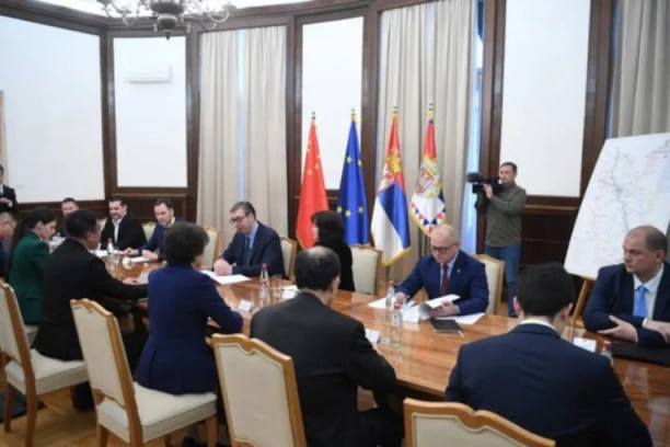 VUČIĆ SA PREDSTAVNICIMA KOMPANIJE CRIC: Srećan sam što sa partnerima iz Kine delimo viziju naše zemlje! (FOTO)