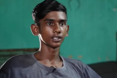 RUKA MU TEŠKA CELIH OSAM KILOGRAMA! Ljudi beže od njega i zovu ga "ĐAVOLJE DETE!  (VIDEO/FOTO)