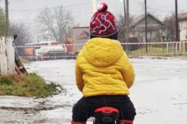 ON JE HEROJ BARIKADA! Najlepši prizor srpske borbe na Kosmetu (FOTO)