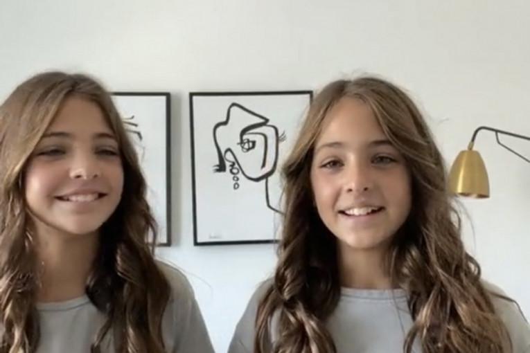 Devojčice snimaju video