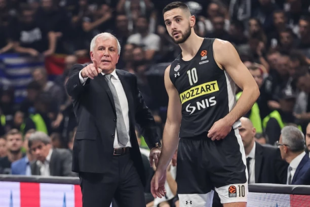 ŽESTOKO! Obradović ISKALIO bes na Papapetruu! (FOTO)