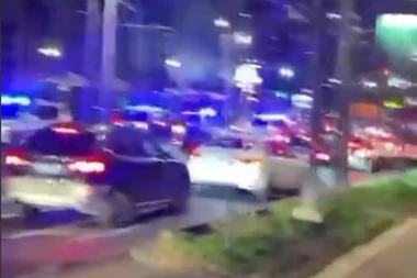 SAOBRAĆAJ U KNEZA MILOŠA BIO OBUSTAVLJEN 45 MINUTA: Kolone interventne policije izazvale paniku kod ZGRADE VLADE! (VIDEO)