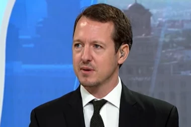 NE ŽELIM DA BUDEM NIČIJI DEKOR! Princ Filip i njegov otac odvojeno proslavili porodičnu slavu! "Neću da šaljem lažnu sliku o jedinstvu i slozi kad ih među KARAĐORĐEVIĆIMA NEMA"!