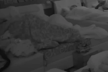 ZVEZDAN I ANĐELA ZAVRŠILI ZAJEDNO U KREVETU! Vezani i PRIBIJENI jedno uz drugo pod jorgan planinom! (VIDEO)