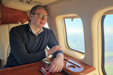 DIVNO JE GLEDATI IZ VAZDUHA ZEMLJU ZA KOJU SE BORITE: Vučić na putu za Mađarsku - podelio snimke iz aviona (FOTO)
