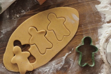 NINA IMA NAJBOLJI RECEPT ZA NOVOGODIŠNJE MEDENJAKE: Najbrža priprema prazničnog slatkiša!