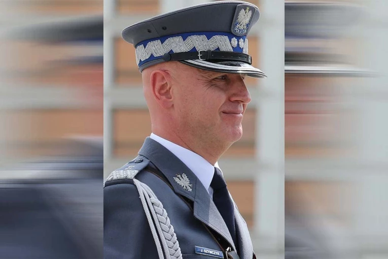 POKUŠAN ATENTAT NA KOMANDANTA POLJSKE POLICIJE! Eksplodirao mu poklon koji je dobio u UKRAJINI!