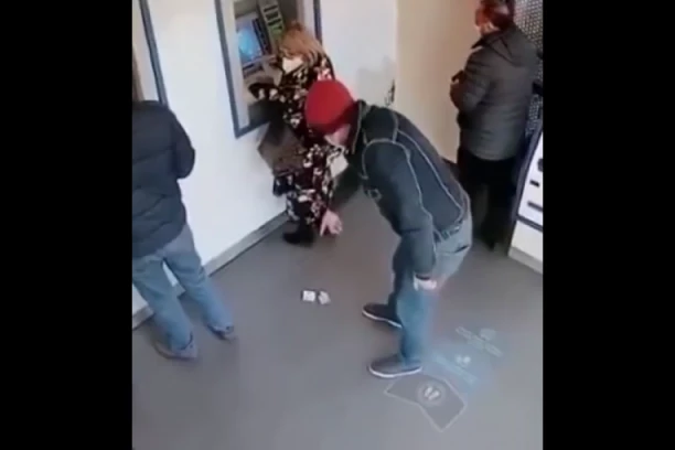 OPREZ, OVO JE STRAŠNO! Prevaranti vrebaju, novi primeri "libanske klopke" na bankomatu! (VIDEO)