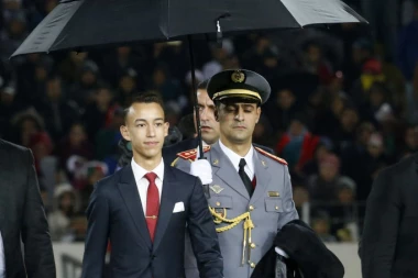 TROŠI VIŠE OD CELE BRITANSKE KRALJEVINE, A LJUBAV MOŽE DA GA KOŠTA TRONA! On je budući kralj Maroka!