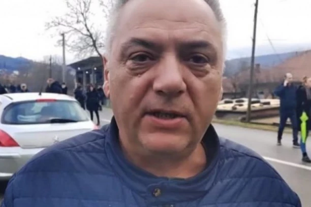 MOLIM  ZA JEDAN POZIV PORODICI! Vapaj brata Dejana Pantića sa barikada: Niko ne zna ni gde je, ni da li je primio terapiju!