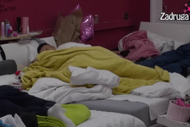 VRELE IGRICE ISPOD JORGAN PLANINE! Anita i Marko se prepustili strastima, zaboravili na sve oko sebe (VIDEO)