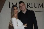 JELENA NIJE ZAHTEVNA TRUDNICA! Supruga Slobe Radanovića zablistala u SEDMOM mesecu trudnoće: Pevač otkrio da li će prisustvovati porođaju (VIDEO)
