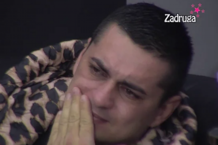 Nenad Macanović Bebica gleda Miljanu i Zolu