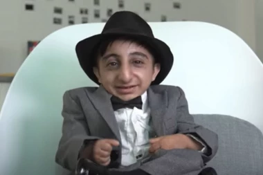 OVO JE NAJNIŽI ČOVEK (20) NA SVETU! Šokiraćete se kada čujete koliko je "visok", a zbog jedne stvari zaslužuje OGROMNO poštovanje!
