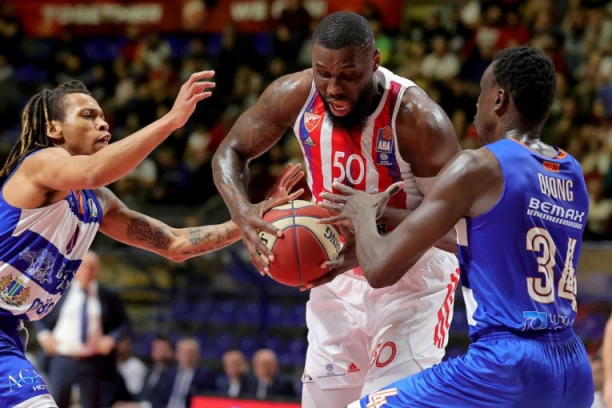 KAO GROM IZ VEDRA NEBA: Centar napustio ekipu, počela potraga za novim pojačanjem (VIDEO)