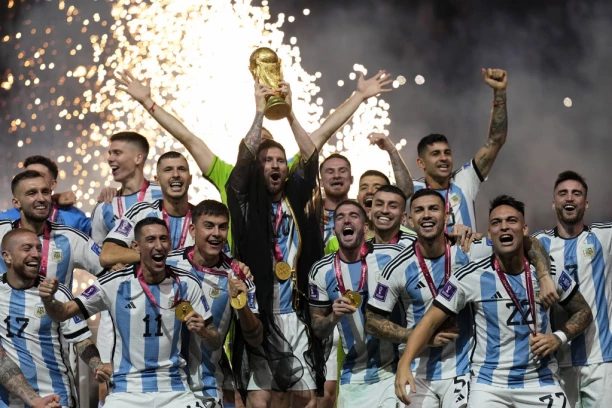 ARGENTINA JE ŠAMPION SVETA! Francuzima nije pomogao ni het-trik Mbapea! "Gaučosi" na penale došli do "Zlatne boginje"