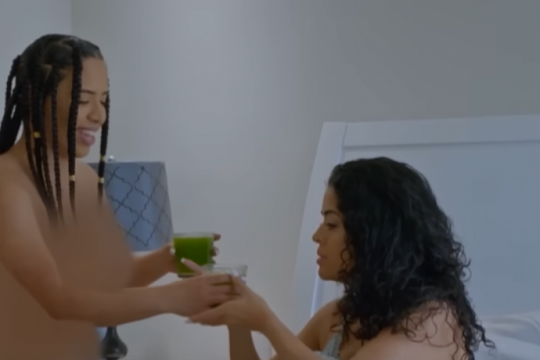 Paula naga donosi smuti majci