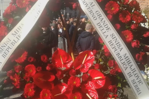 VELIKOM SINIŠI MIHAJLOVIĆU! Vlada Srbije odala počast legendarnom fudbaleru na sahrani u Rimu! (VIDEO)