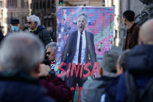 FUDBALSKA ELITA SE OPROSTILA OD SINIŠE: Od Totija do Piksija - ko je sve došao da isprati Mihu na večni počinak?