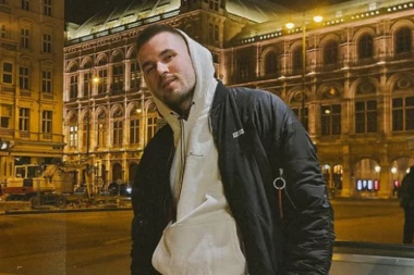 NAŠ PEVAČ SAOPŠTIO TUŽNE VESTI: Poručio je samo "Zbogom"