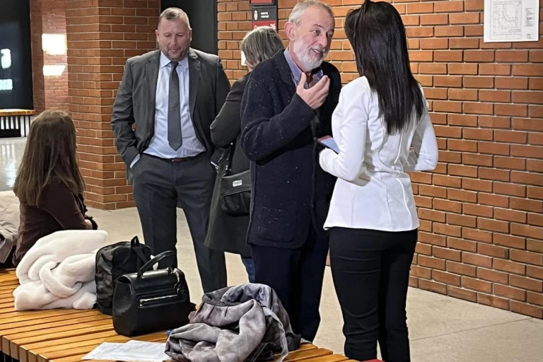NA ČASOVIMA VREĐAO ŽENE: Nastavljeno suđenje Miki Aleksiću, oštećena polaznica škole glume odgovarala na pitanja - danas sam anksiozna, tada sam imala šest godina!