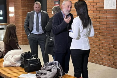 NA ČASOVIMA VREĐAO ŽENE: Nastavljeno suđenje Miki Aleksiću, oštećena polaznica škole glume odgovarala na pitanja - danas sam anksiozna, tada sam imala šest godina!